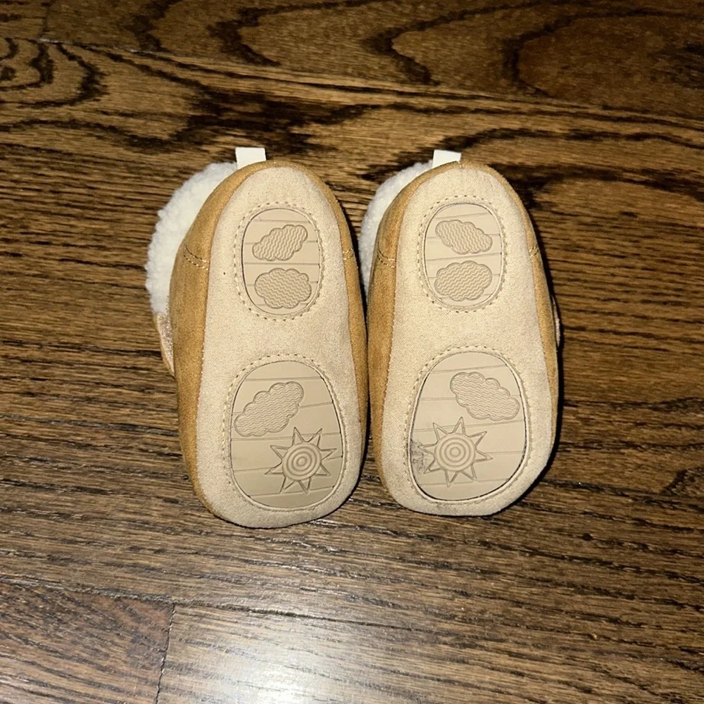 New Carters Infant Just One You Velcro Fur Soft Tan Boots 6-12 Months